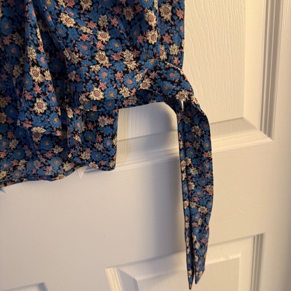 CeCe floral top, size Medium - Picture 4 of 9